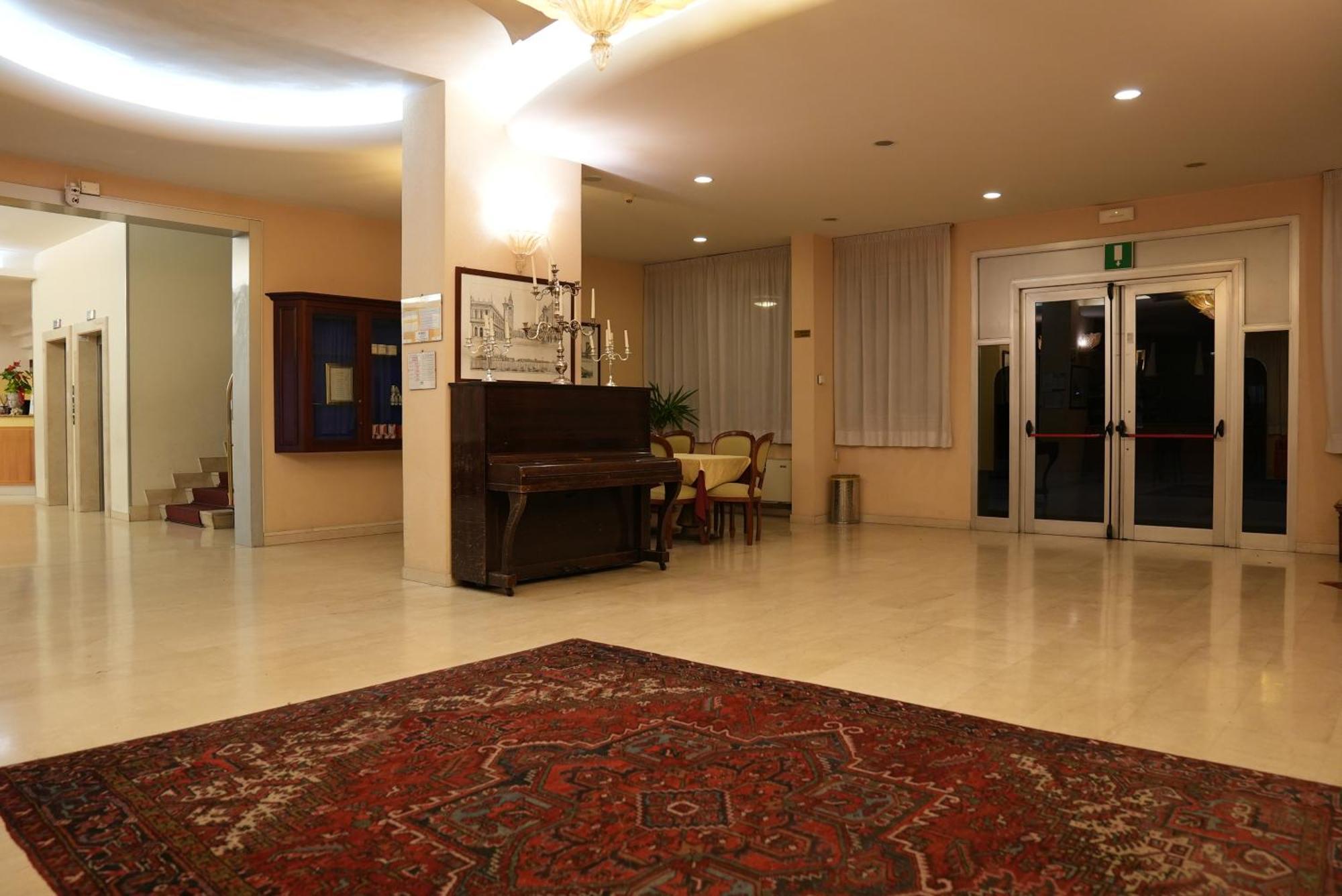 Hotel Albatros Mestre Exteriér fotografie