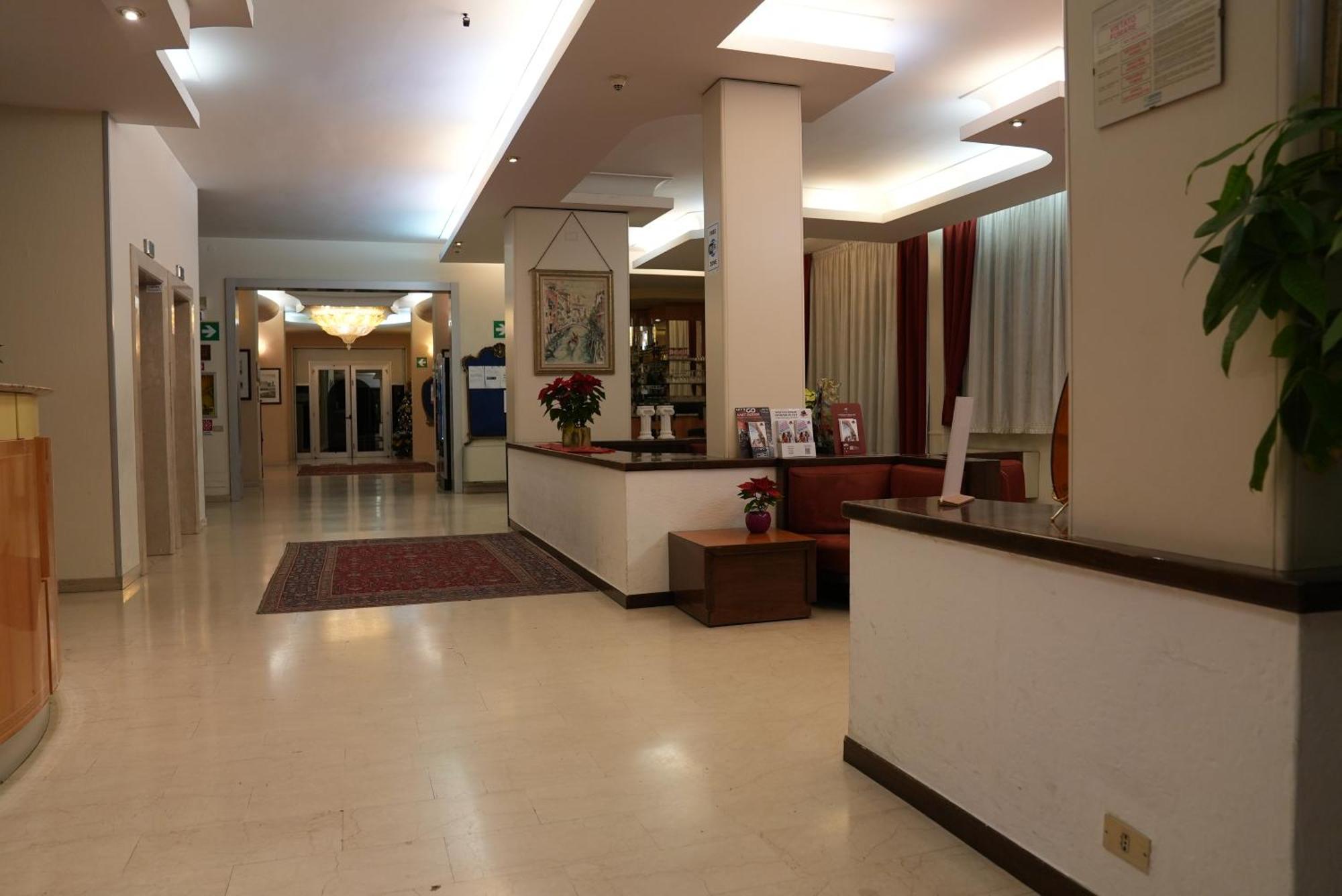 Hotel Albatros Mestre Exteriér fotografie